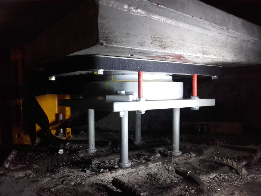 CCL recently carried out the replacement of pot bearings on a bridge structure following the failure of the existing bearings. in the south of England.